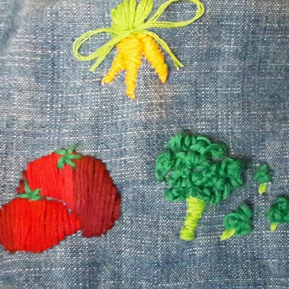 Embroidered button-down skirt - Picture 3 of 4